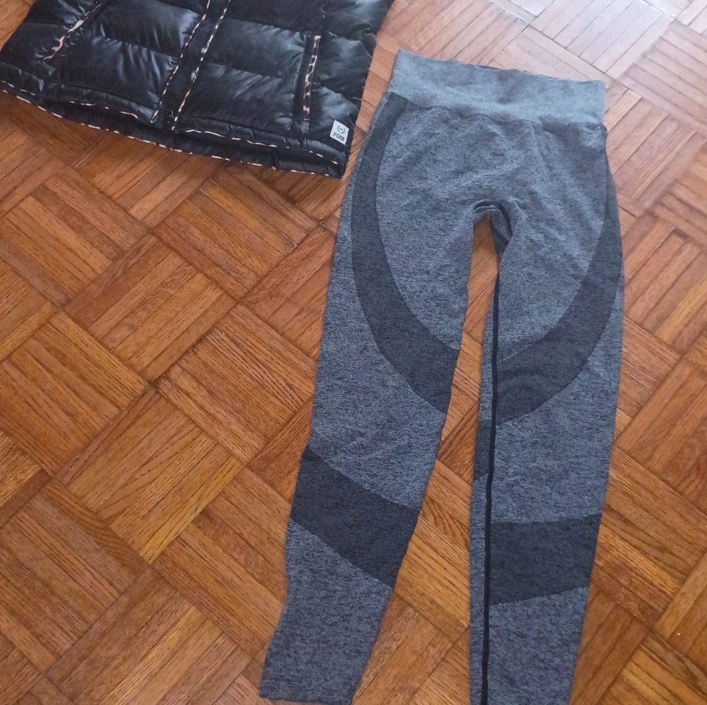 Victoria Secret Gray and Black Patterned Leggings N Vest